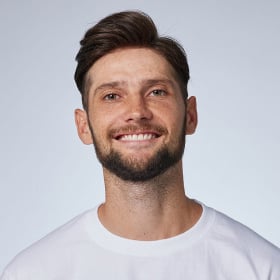 پروتز مو رنگ مشکی پرکلاغی با خط رویش طبیعی