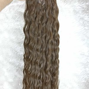 موی دم اسبی فر افرو رنگ زیتونی تیره طبیعی رو به موی طبیعی | کد: ZNB-VJG